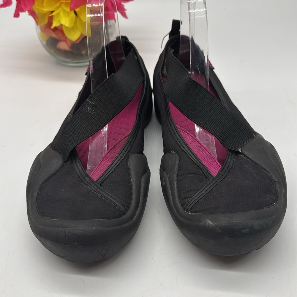 CROCS Black and Pink Mary Jane Flats with Cushioned Soles Size 10 CR7702C - Picture 2 of 7